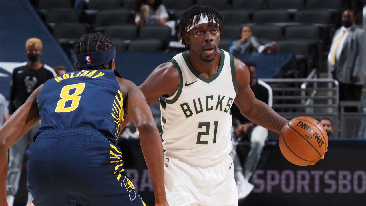 INDIANAPOLIS, IN - MAY 13: Justin Holiday #8 of the Indiana Pacers plays defense on Jrue Holiday #21 of the Milwaukee Bucks during the game on May 13, 2021 at Bankers Life Fieldhouse in Indianapolis, Indiana. Mandatory Copyright Notice: Copyright 2021 NBAE