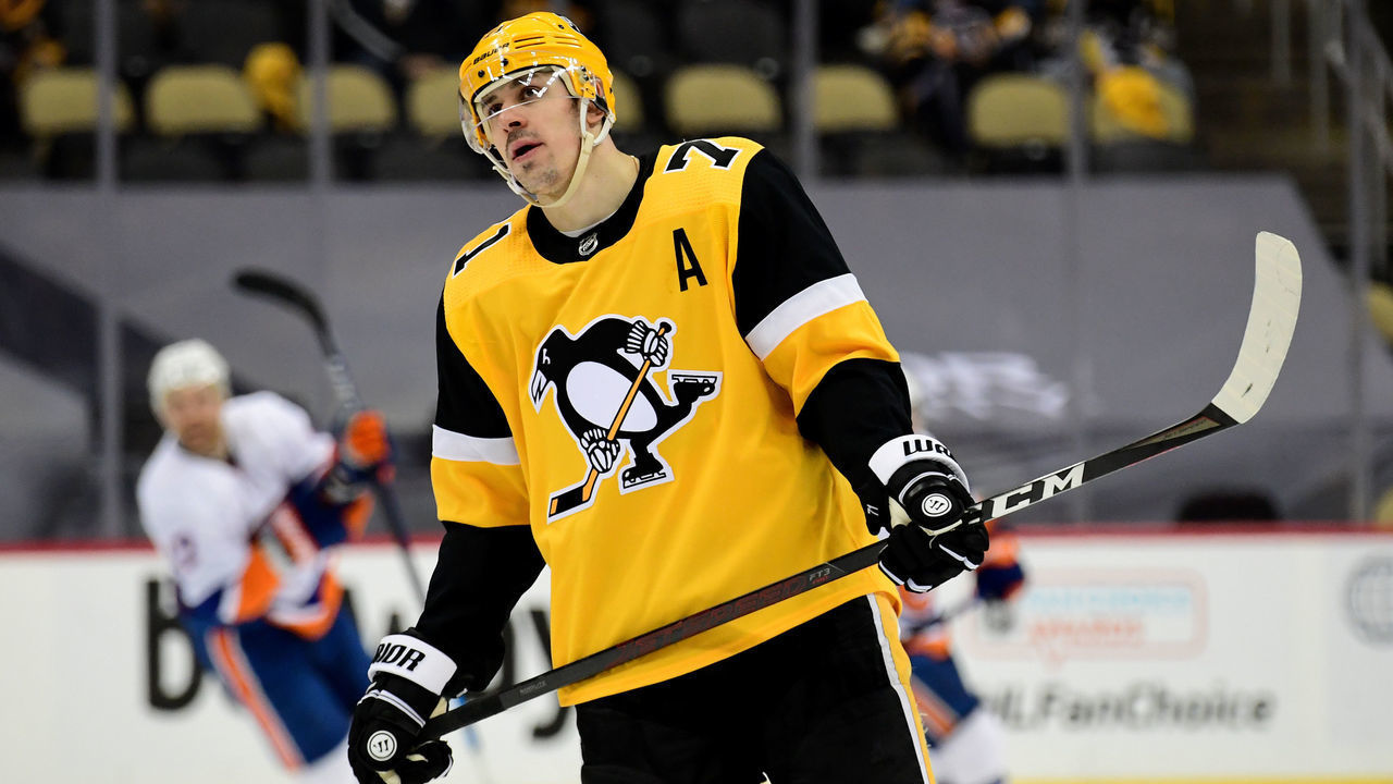 PITTSBURGH, PENNSYLVANIA - MAY 24: Evgeni Malkin #71 of the Pittsburgh Penguins reacts after a goal by Jordan Eberle #7 of the New York Islanders during the third period in Game Five of the First Round of the 2021 Stanley Cup Playoffs at PPG PAINTS Arena on May 24, 2021 in Pittsburgh, Pennsylvania.