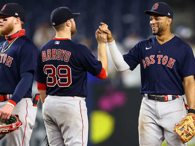 Xander Bogaerts belts go-ahead three-run homer, Boston Red Sox