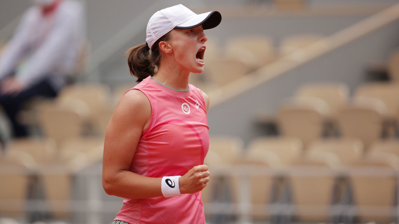 PARIS, FRANCE - JUNE 05: Iga Swiatek of Poland celebrates during her Women's Singles third round match against Anett Kontaveit of Estonia on day seven of the 2021 French Open at Roland Garros on June 05, 2021 in Paris, France.