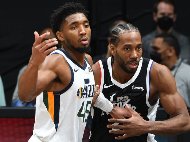 LOS ANGELES, CA - FEBRUARY 19: Donovan Mitchell #45 of the Utah Jazz plays defense on Kawhi Leonard #2 of the LA Clippers during the game on February 19, 2021 at STAPLES Center in Los Angeles, California. NOTE TO USER: User expressly acknowledges and agrees that, by downloading and/or using this Photograph, user is consenting to the terms and conditions of the Getty Images License Agreement. Mandatory Copyright Notice: Copyright 2021 NBAE