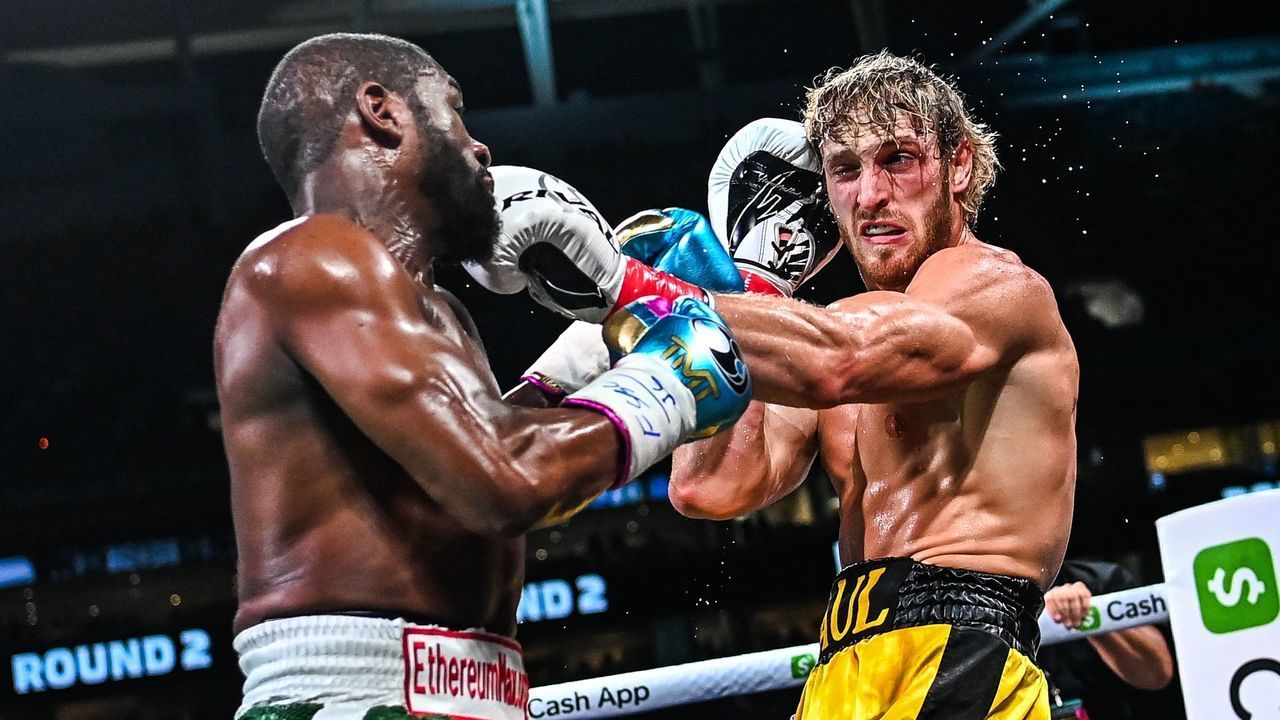 Former world welterweight king Floyd Mayweather (L) and YouTube personality Logan Paul (R) fight in an eight-round exhibition bout at Hard Rock Stadium in Miami, Florida on June 6, 2021. - Floyd Mayweather predictably dominated YouTube star Logan Paul on Sunday night in an eight round exhibition fight at Hard Rock Stadium in Miami, Florida. Mayweather, who weighed in at 155 lbs with his opponent tipping the scales at 189.5 lbs, produced a typically slick performance much to the delight of a substantial crowd at the home of the Miami Dolphins.