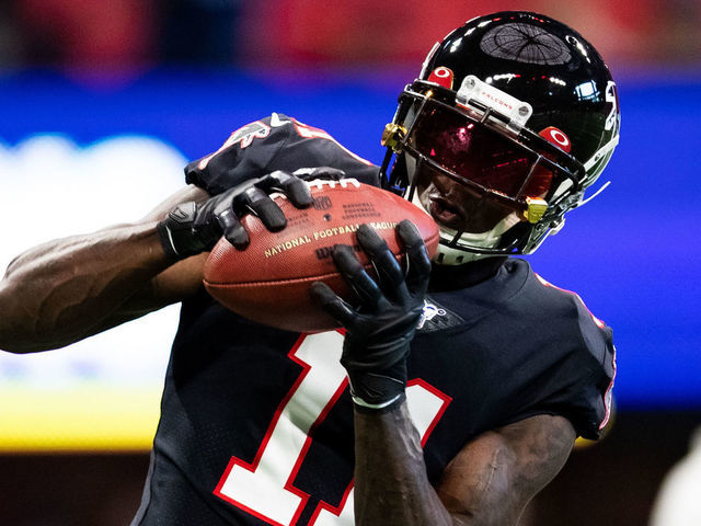 ATLANTA, GA - SEPTEMBER 29: Julio Jones #11 of the Atlanta Falcons catches a pass during warm ups prior to the game against the Tennessee Titans at Mercedes-Benz Stadium on September 29, 2019 in Atlanta, Georgia.