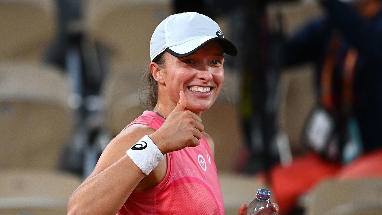 Poland's Iga Swiatek celebrates after winning against Ukraine's Marta Kostyuk at the end of their women's singles fourth round night session tennis match on Day 9 of The Roland Garros 2021 French Open tennis tournament in Paris on June 7, 2021.