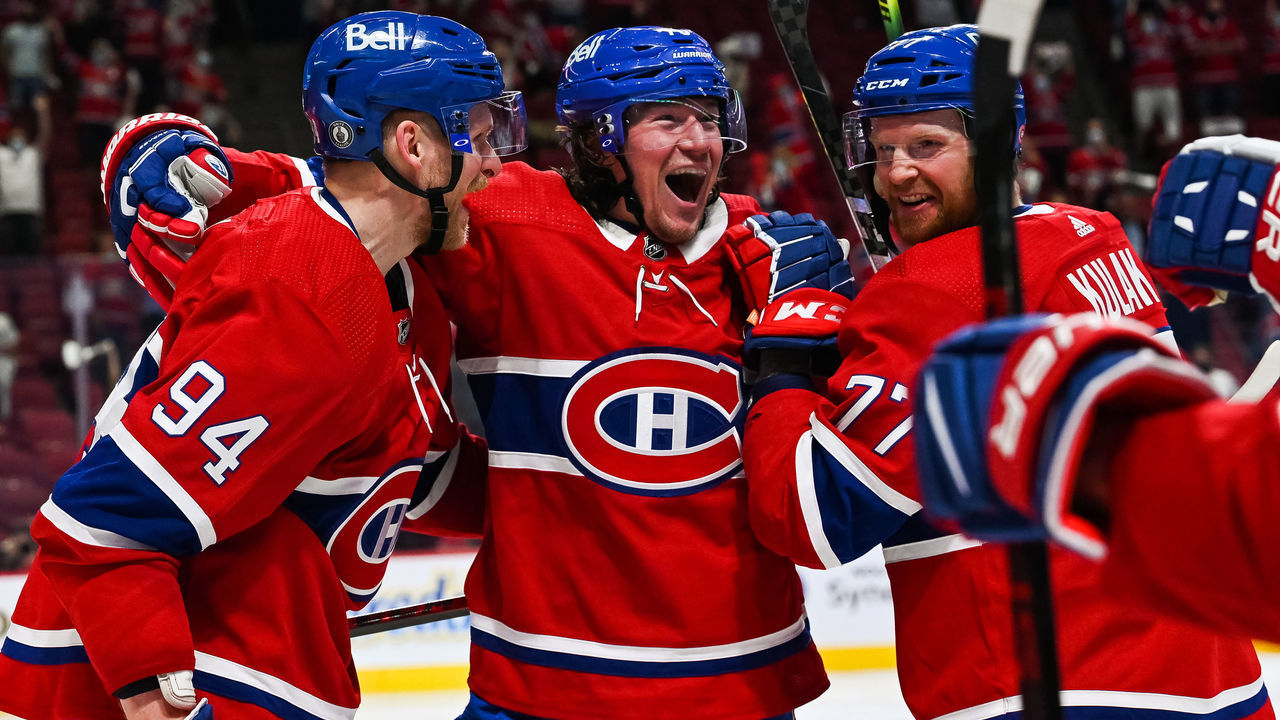 MONTREAL, QC - JUNE 07: Montreal Canadiens right wing Tyler Toffoli (73) celebrates his game winning goal with his teammates during the NHL Stanley Cup Playoffs second round game 4 between the Winnipeg Jets versus the Montreal Canadiens on June 07, 2021, at Bell Centre in Montreal, QC