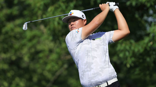 DUBLIN, OHIO - JUNE 04: Sungjae Im of Korea plays his shot from the 14th tee during the continuation of the first round of The Memorial Tournament at Muirfield Village Golf Club on June 04, 2021 in Dublin, Ohio.