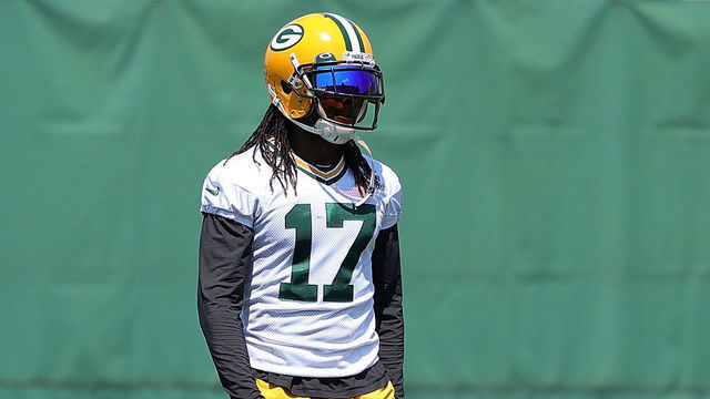 ASHWAUBENON, WISCONSIN - JUNE 08: Davante Adams #17 of the Green Bay Packers works out during training camp at Ray Nitschke Field on June 08, 2021 in Ashwaubenon, Wisconsin.