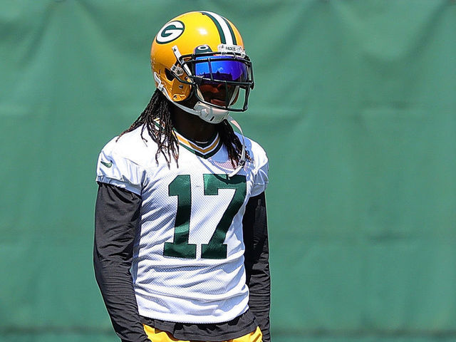 ASHWAUBENON, WISCONSIN - JUNE 08: Davante Adams #17 of the Green Bay Packers works out during training camp at Ray Nitschke Field on June 08, 2021 in Ashwaubenon, Wisconsin.