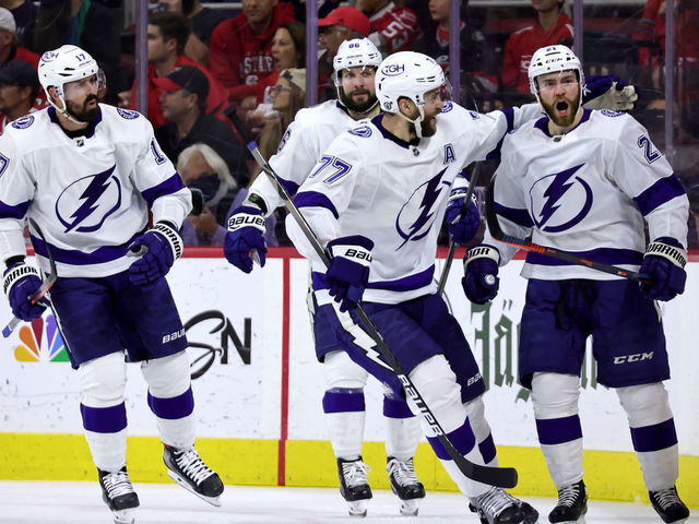 Lightning Blank Hurricanes In Game 5 To Advance To Round 3 Thescore Com