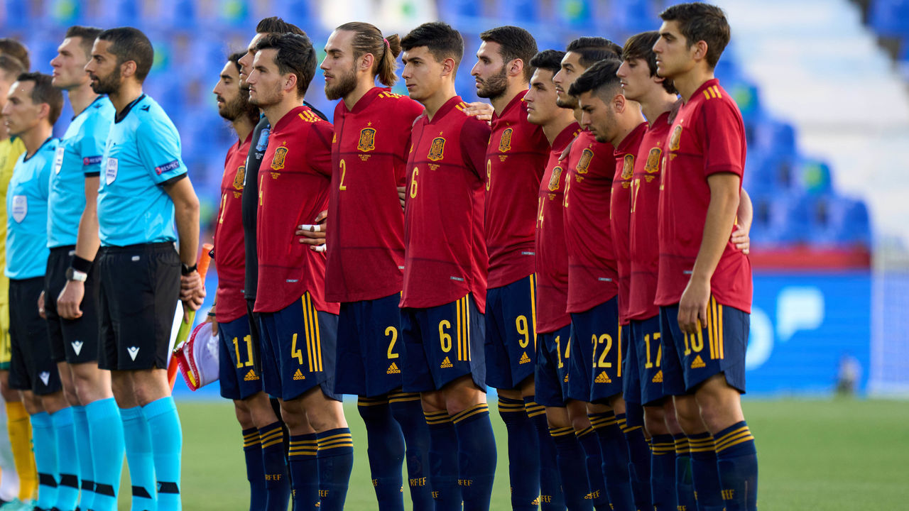 LEGANES, SPAIN - JUNE 08: Players of Spain line up prior to the international friendly match between Spain U21 and Lithuania at Estadio Municipal de Butarque on June 08, 2021 in Leganes, Spain.