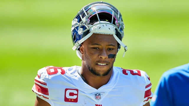 CHICAGO, IL - SEPTEMBER 20: New York Giants running back Saquon Barkley (26) looks on in action during a game between the Chicago Bears and the New York Giants on September 20, 2020 at Soldier Field in Chicago, IL.