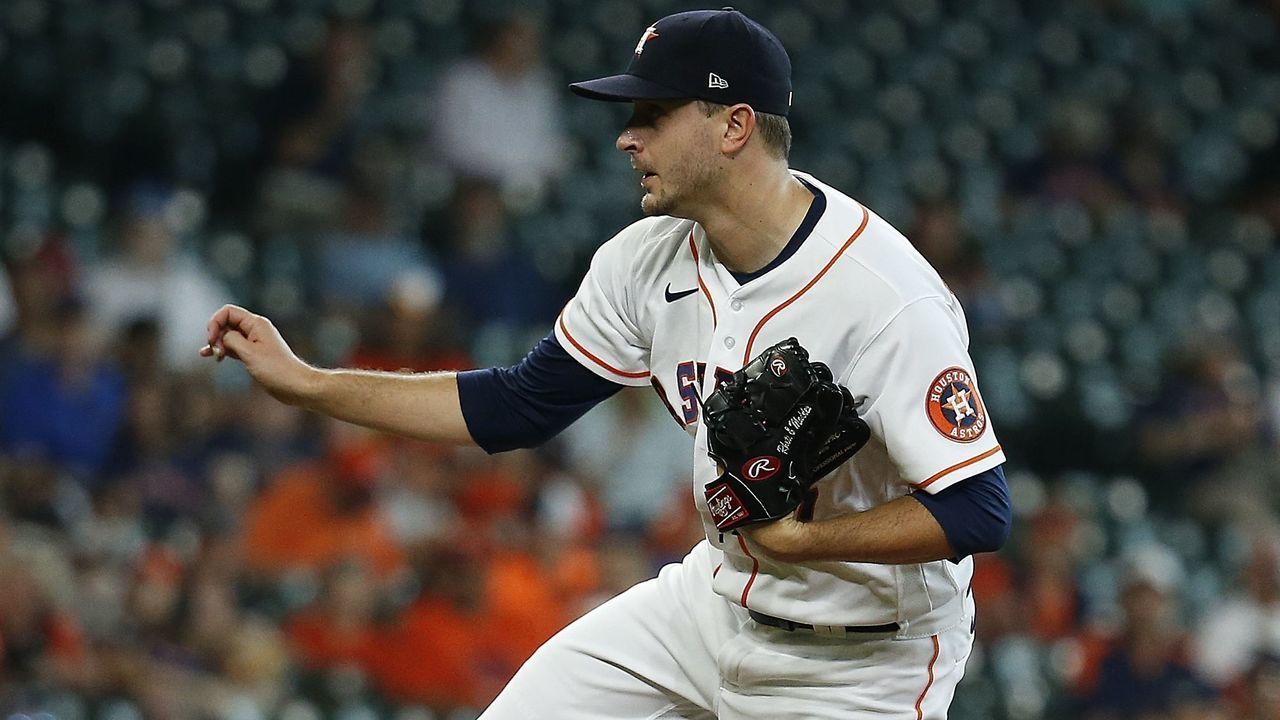 HOUSTON, TEXAS - JUNE 03: Jake Odorizzi #17 of the Houston Astros pitches in the first inning against the Boston Red Sox at Minute Maid Park on June 03, 2021 in Houston, Texas.