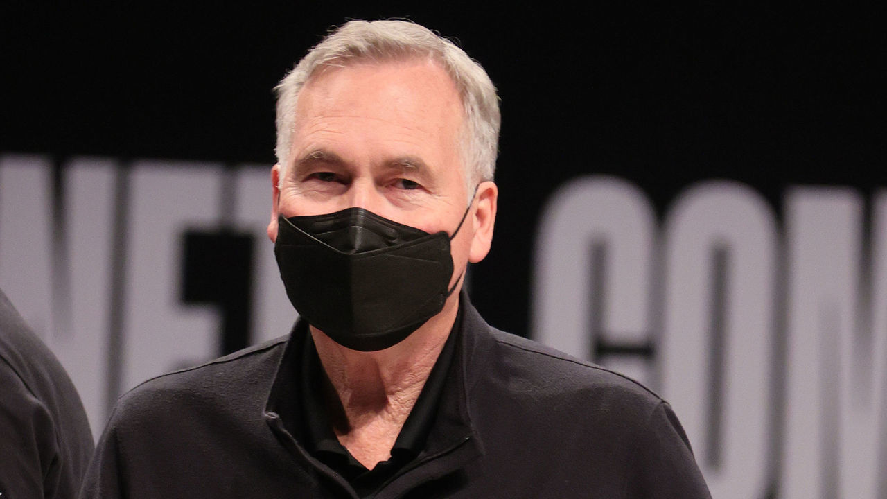 BROOKLYN, NY - APRIL 7: Assistant Coach, Mike D'Antoni of the Brooklyn Nets looks on during the game against the New Orleans Pelicans on April 7, 2021 at Barclays Center in Brooklyn, New York. Mandatory Copyright Notice: Copyright 2021 NBAE