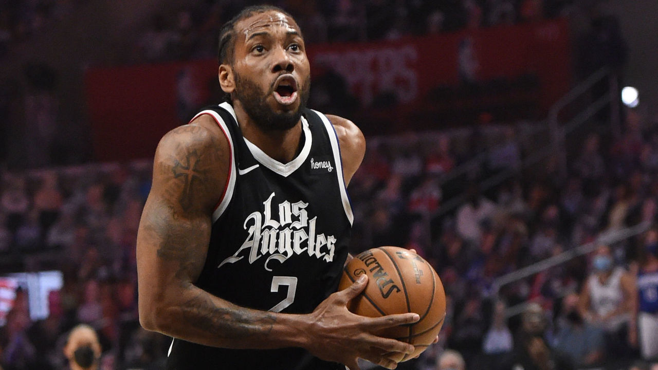 LOS ANGELES, CA - JUNE 12: Kawhi Leonard #2 of the LA Clippers drives to the basket against the Utah Jazz during Round 2, Game 3 of the 2021 NBA Playoffs on June 12, 2021 at STAPLES Center in Los Angeles, California. NOTE TO USER: User expressly acknowledges and agrees that, by downloading and/or using this Photograph, user is consenting to the terms and conditions of the Getty Images License Agreement. Mandatory Copyright Notice: Copyright 2021 NBAE