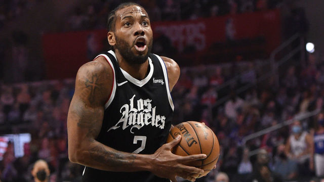 LOS ANGELES, CA - JUNE 12: Kawhi Leonard #2 of the LA Clippers drives to the basket against the Utah Jazz during Round 2, Game 3 of the 2021 NBA Playoffs on June 12, 2021 at STAPLES Center in Los Angeles, California. NOTE TO USER: User expressly acknowledges and agrees that, by downloading and/or using this Photograph, user is consenting to the terms and conditions of the Getty Images License Agreement. Mandatory Copyright Notice: Copyright 2021 NBAE