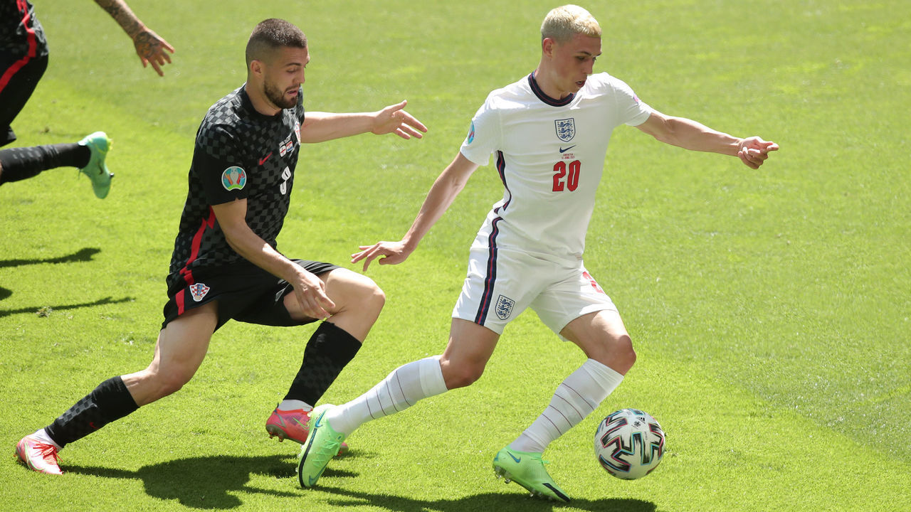 LONDON, ENGLAND - JUNE 13: Mateo Kovacic of Croatia in action against Phil Foden of England during the UEFA Euro 2020 Championship Group D match between England and Croatia on June 13, 2021 in London, United Kingdom.