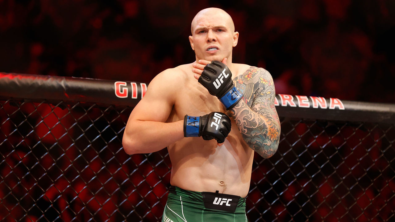 GLENDALE, ARIZONA - JUNE 12: Marvin Vettori of Italy prepares to fight Israel Adesanya of Nigeria during their UFC 263 middleweight championship match at Gila River Arena on June 12, 2021 in Glendale, Arizona.