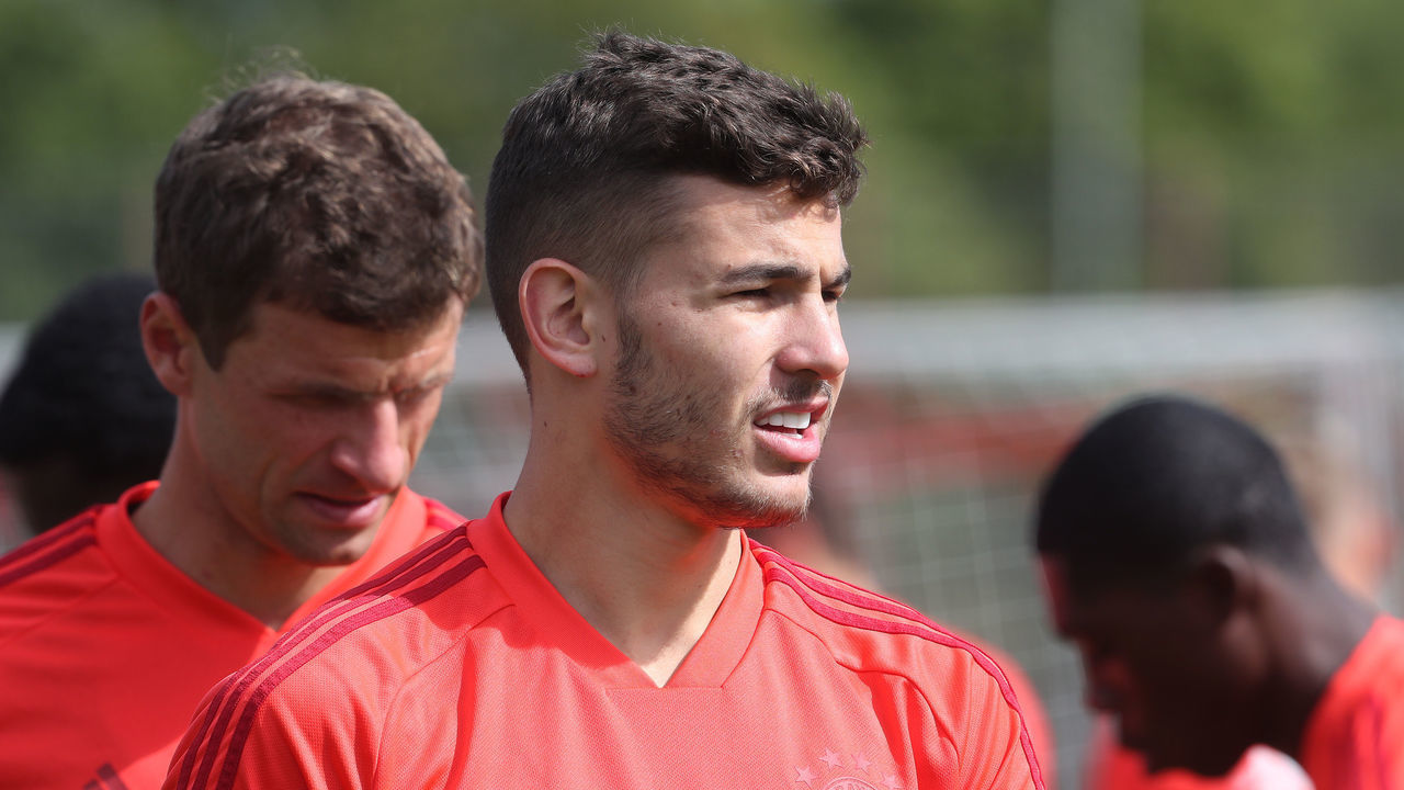 MUNICH, GERMANY - SEPTEMBER 12: (EXCLUSIVE COVERAGE) Lucas Hernandez (C) and Thomas Mueller (L) of FC Bayern Muenchen are pictured during a training session at Saebener Strasse training ground on September 12, 2019 in Munich, Germany.