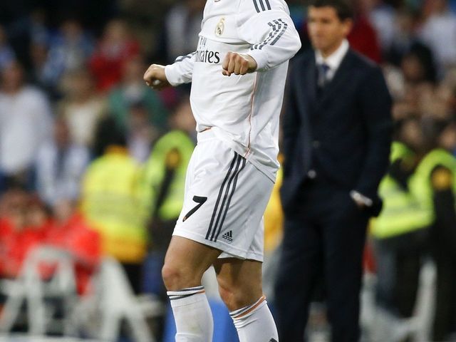 GIF: Bale and Ronaldo combine to give Real Madrid insurance
