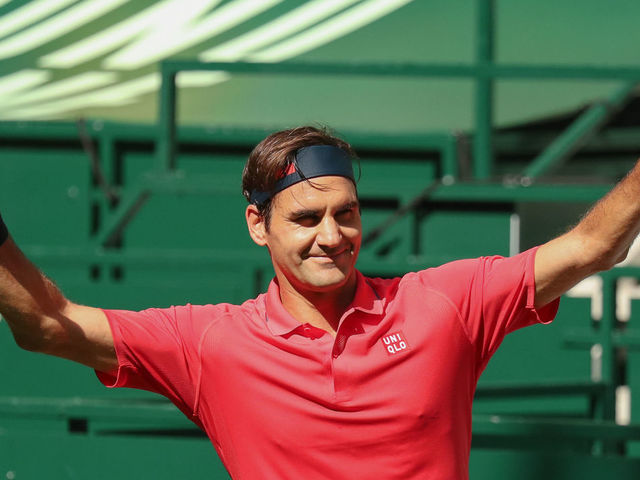 14 June 2021, North Rhine-Westphalia, Halle: Tennis: ATP Tour Singles, Men, 1st Round, Ivashka (Belarus) - Federer (Switzerland). Roger Federer waves after his victory. Photo: Friso Gentsch/dpa