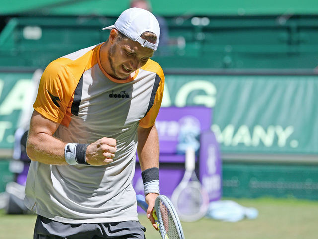 HALLE, GERMANY - JUNE 15: Jan-Lennard Struff of Germany celebrates after winning his match against Daniil Medvedev of Russia during day 4 of the Noventi Open at OWL-Arena on June 15, 2021 in Halle, Germany.