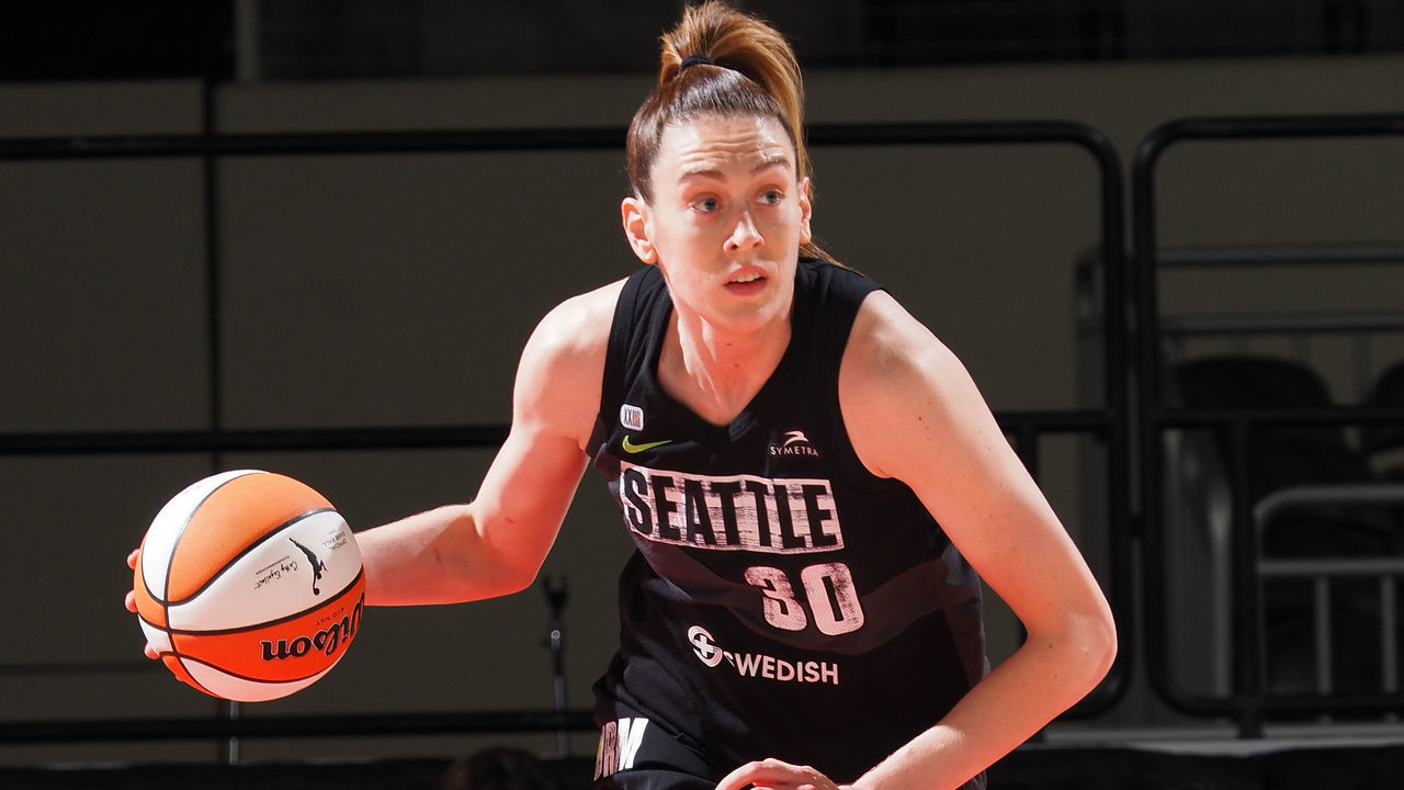 INDIANAPOLIS, IN - JUNE 15: Breanna Stewart #30 of the Seattle Storm handles the ball against the Indiana Fever on June 15, 2021 at Bankers Life Fieldhouse in Indianapolis, Indiana. Mandatory Copyright Notice: Copyright 2020 NBAE