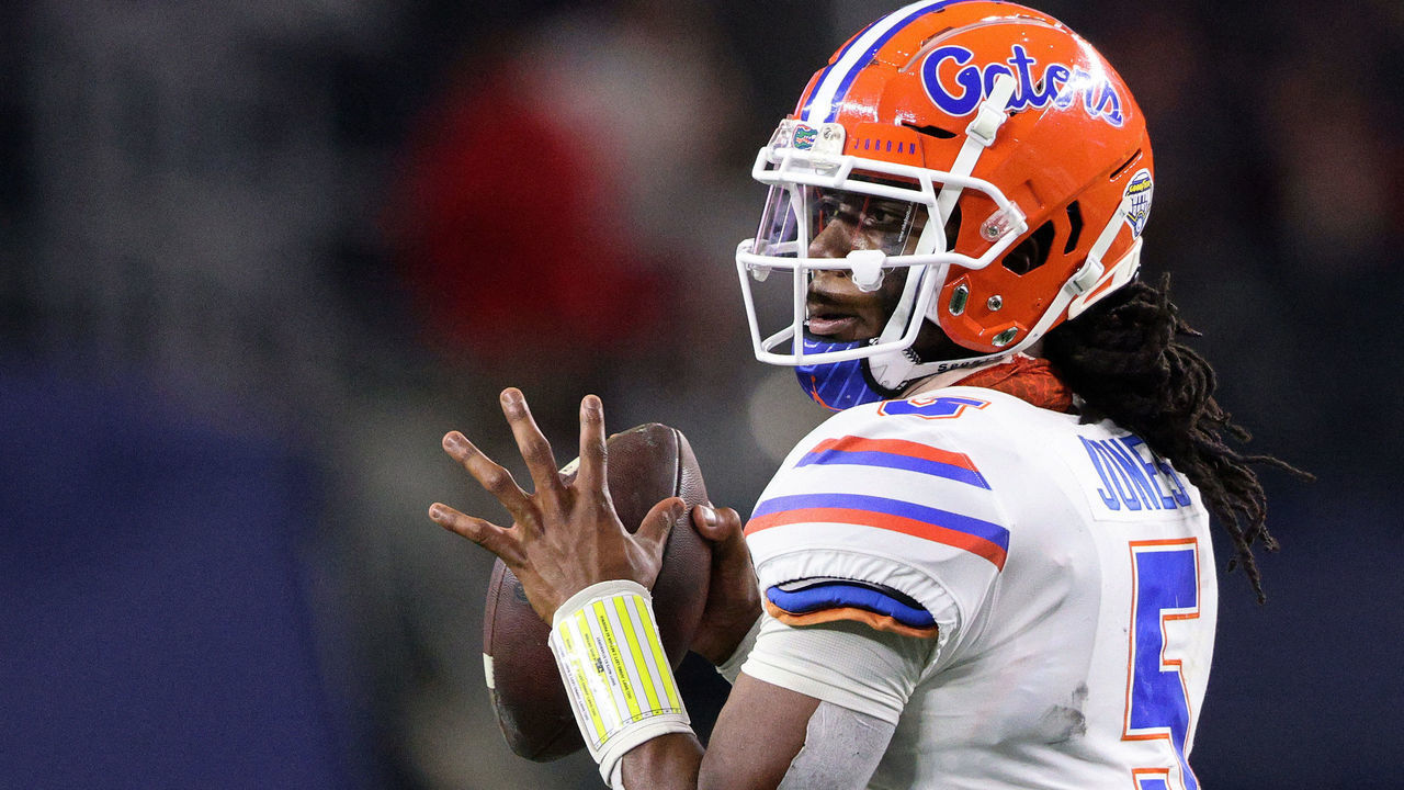 ARLINGTON, TEXAS - DECEMBER 30: Quarterback Emory Jones #5 of the Florida Gators looks to pass against the Oklahoma Sooners during the third quarter at AT&T Stadium on December 30, 2020 in Arlington, Texas.