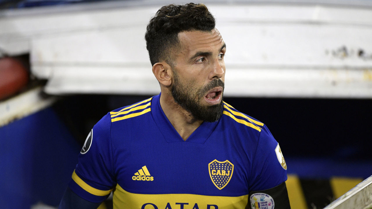 BUENOS AIRES, ARGENTINA - MAY 26: Carlos Tevez of Boca Juniors enters the pitch prior to a group C match of Copa CONMEBOL Libertadores 2021 between Boca Juniors and The Strongest at Estadio Alberto J. Armando on May 26, 2021 in Buenos Aires, Argentina.