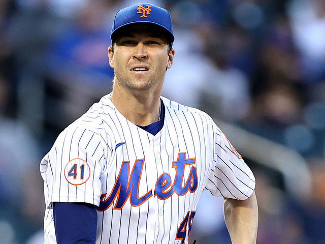 NEW YORK, NEW YORK - JUNE 16: Jacob deGrom #48 of the New York Mets reacts after a pitch in the third inning against the Chicago Cubs at Citi Field on June 16, 2021 in the Flushing neighborhood of the Queens borough of New York City.