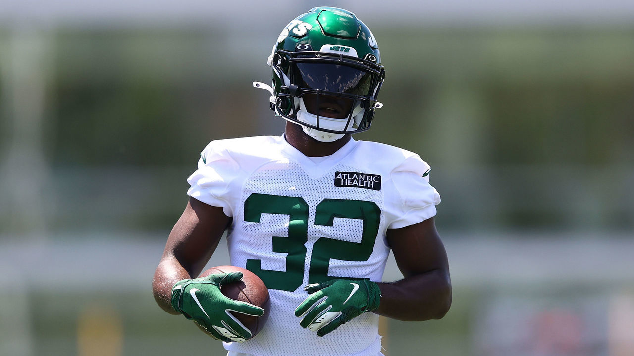 FLORHAM PARK, NEW JERSEY - JUNE 15: Michael Carter #32 of the New York Jets runs drills during New York Jets Mandatory Minicamp on June 15, 2021 at Atlantic Health Jets Training Center in Florham Park, New Jersey.