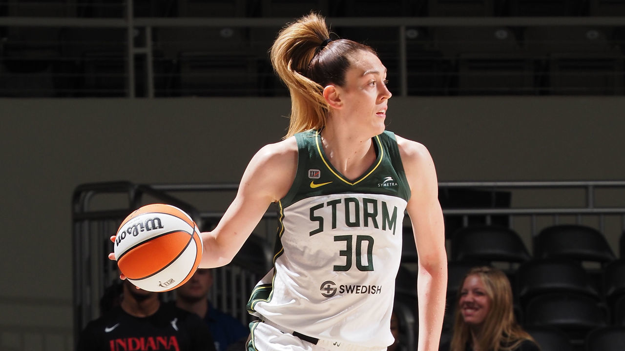 INDIANAPOLIS, IN - JUNE 17: Breanna Stewart #30 of the Seattle Storm dribbles the ball during the game against the Indiana Fever on June 17, 2021 at Bankers Life Fieldhouse in Indianapolis, Indiana. Mandatory Copyright Notice: Copyright 2020 NBAE