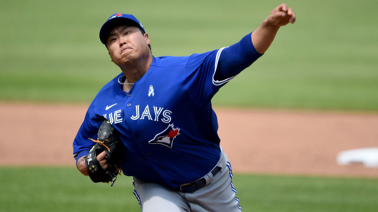 BALTIMORE, MARYLAND - JUNE 20: Hyun Jin Ryu #99 of the Toronto Blue Jays pitches in the fifth inning against the Baltimore Orioles at Oriole Park at Camden Yards on June 20, 2021 in Baltimore, Maryland.