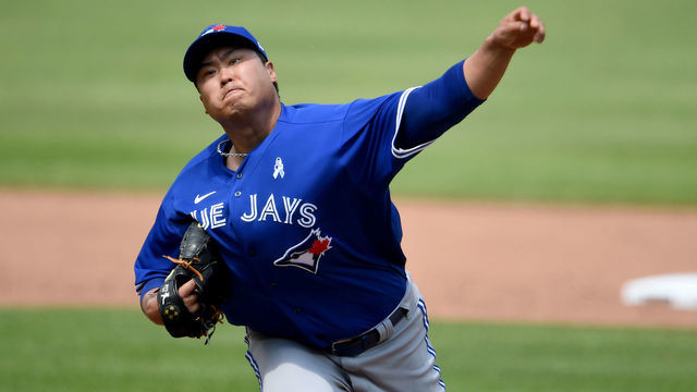 BALTIMORE, MARYLAND - JUNE 20: Hyun Jin Ryu #99 of the Toronto Blue Jays pitches in the fifth inning against the Baltimore Orioles at Oriole Park at Camden Yards on June 20, 2021 in Baltimore, Maryland.