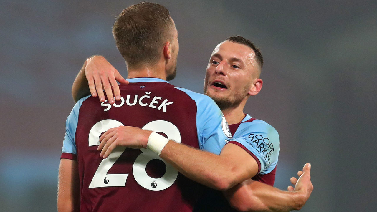 LONDON, ENGLAND - NOVEMBER 07: Vladimir Coufal and Tomas Soucek of West Ham United celebrate after the Premier League match between West Ham United and Fulham at London Stadium on November 07, 2020 in London, England. Sporting stadiums around the UK remain under strict restrictions due to the Coronavirus Pandemic as Government social distancing laws prohibit fans inside venues resulting in games being played behind closed doors.
