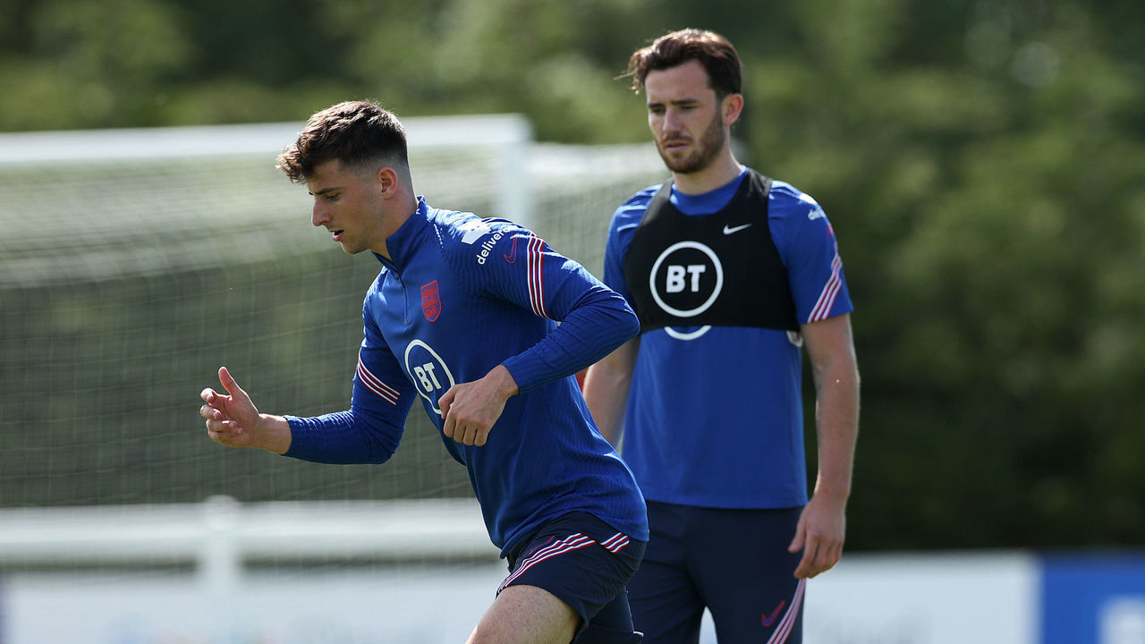 MIDDLESBROUGH, ENGLAND - JUNE 04: Mason Mount of England controls the ball whilst team mate Ben Chilwell looks on during the England training session on June 04, 2021 in Middlesbrough, England.
