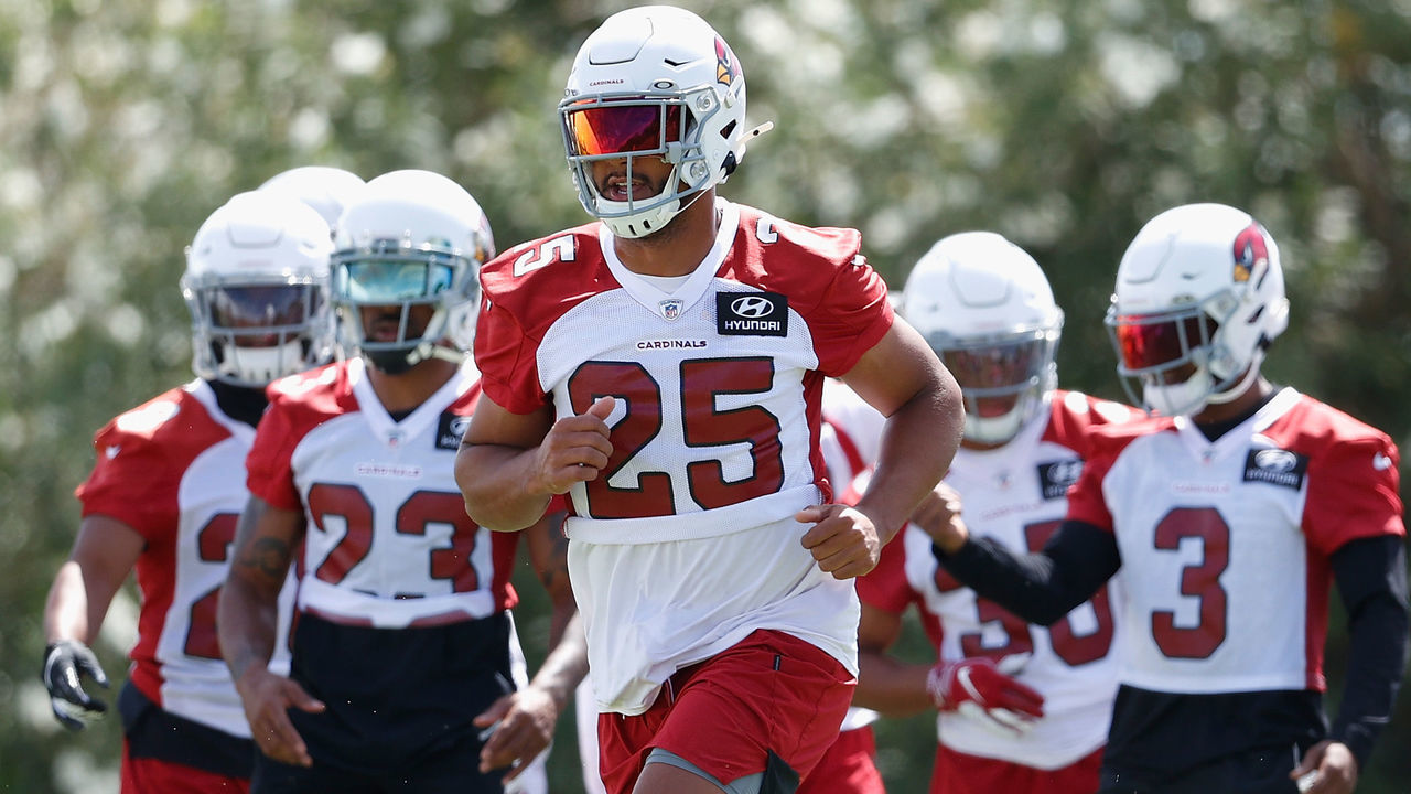 GLENDALE, ARIZONA - JUNE 09: Linebacker Zaven Collins #25 of the Arizona Cardinals participates in an off-season workout at Dignity Health Arizona Cardinals Training Center on June 09, 2021 in Tempe, Arizona.