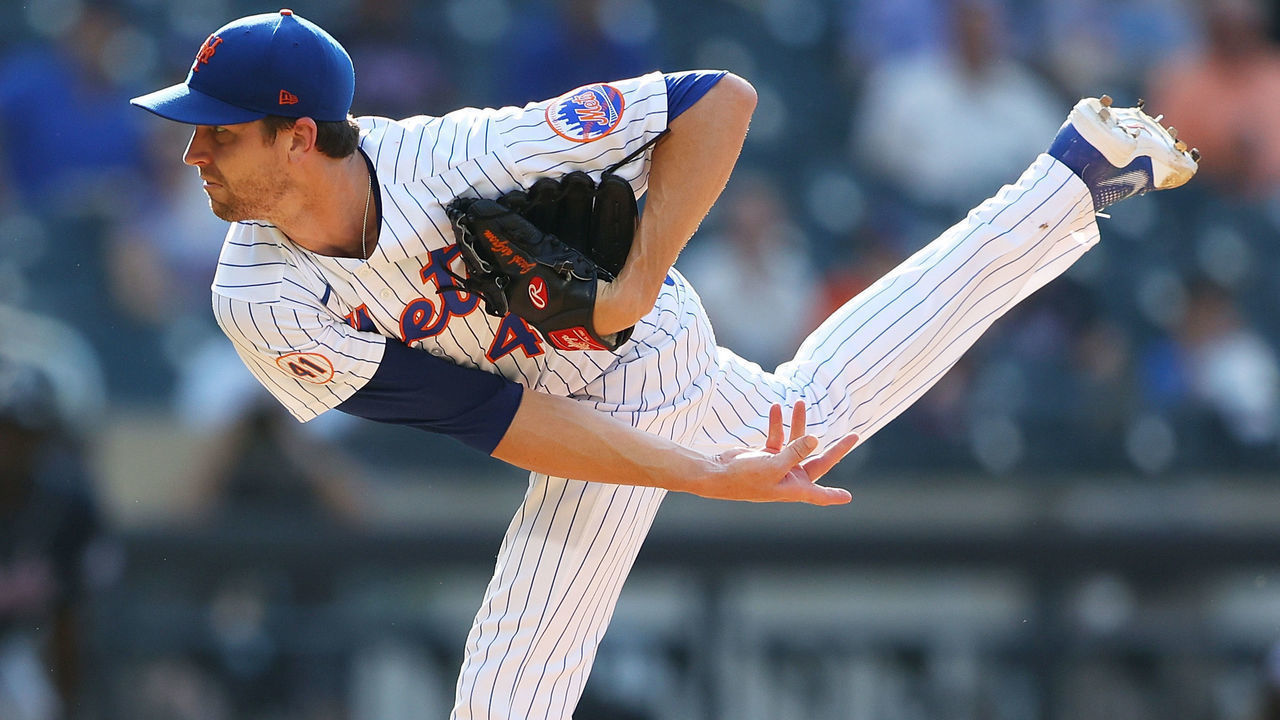 NEW YORK, NEW YORK - JUNE 21: Jacob deGrom #48 of the New York Mets pitches in the fthird inning against the Atlanta Braves at Citi Field on June 21, 2021 in New York City.