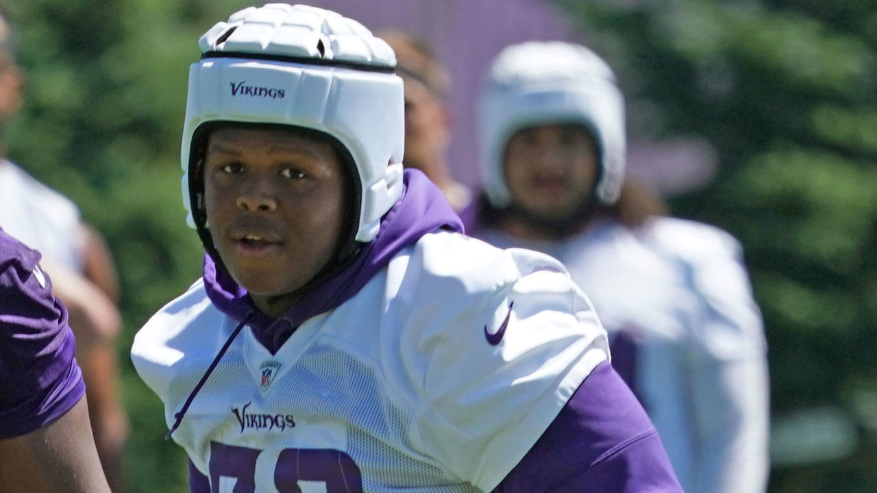 EAGAN, MN - JUNE 16: Minnesota Vikings guard Kyle Hinton (68) and Minnesota Vikings defensive tackle Jaylen Twyman (76) follow the play during Vikings Minicamp on June 16, 2021 at Twin Cities Orthopedics Performance Center in Eagan, Minnesota.