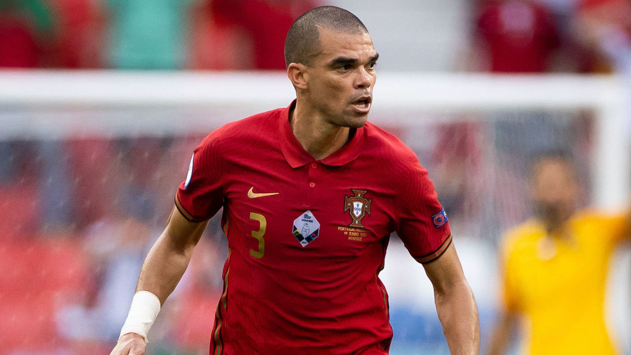 19 June 2021, Bavaria, Munich: Football: European Championship, Portugal - Germany, preliminary round, Group F, Matchday 2, at EM Arena, Munich. Portugal's Pepe plays the ball. Photo: Christian Charisius/dpa