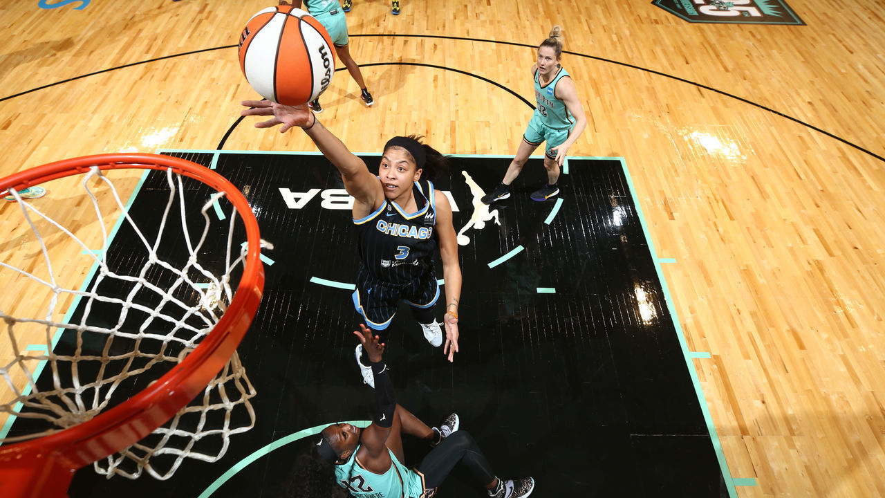 NEW YORK, NY - JUNE 22: Candace Parker #3 of the Chicago Sky shoots the ball against the New York Liberty on June 22, 2021 at Barclays Center in New York, NY. Mandatory Copyright Notice: Copyright 2021 NBAE