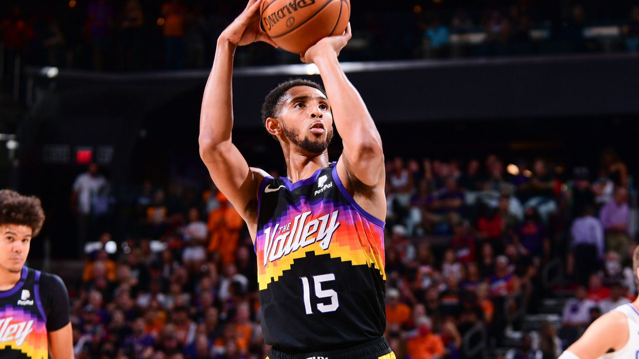 PHOENIX, AZ - JUNE 22: Cameron Payne #15 of the Phoenix Suns shoots a free throw during the game against the LA Clippers during Game 2 of the Western Conference Finals of the 2021 NBA Playoffs on June 22, 2021 at Phoenix Suns Arena in Phoenix, Arizona. Mandatory Copyright Notice: Copyright 2021 NBAE