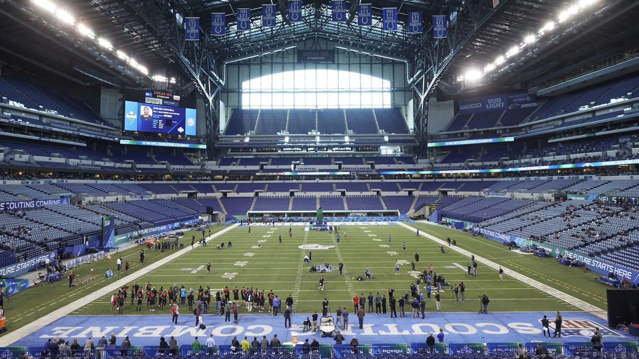Football: NFL Scouting Combine: Overall view of Lucas Oil Stadium. Indianapolis, IN 3/3/2018 CREDIT: Fred Vuich (Set Number: X161761 TK2 )