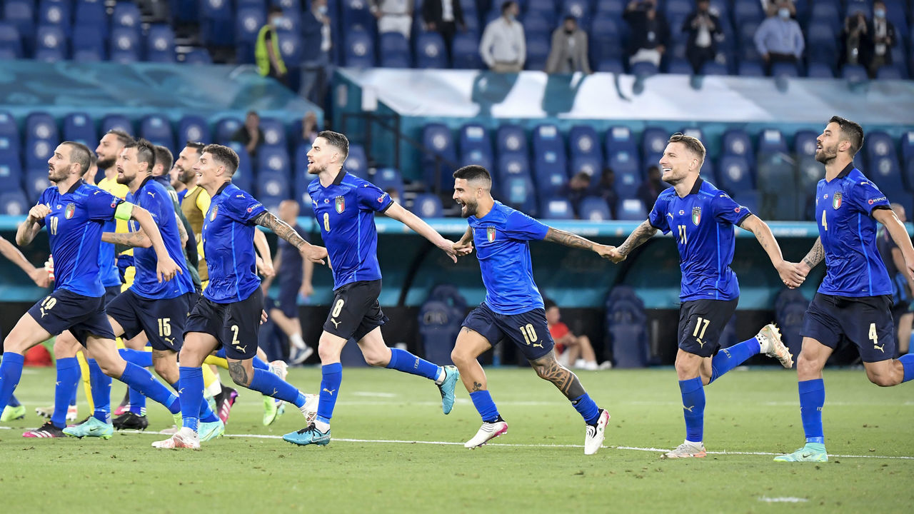STADIO OLIMPICO , ROMA, ITALY - 2021/06/16: Italian players celebrate the victory at the end of the Uefa Euro 2020 Group A football match between Italy and Switzerland. Italy won 3-0 over Switzerland.