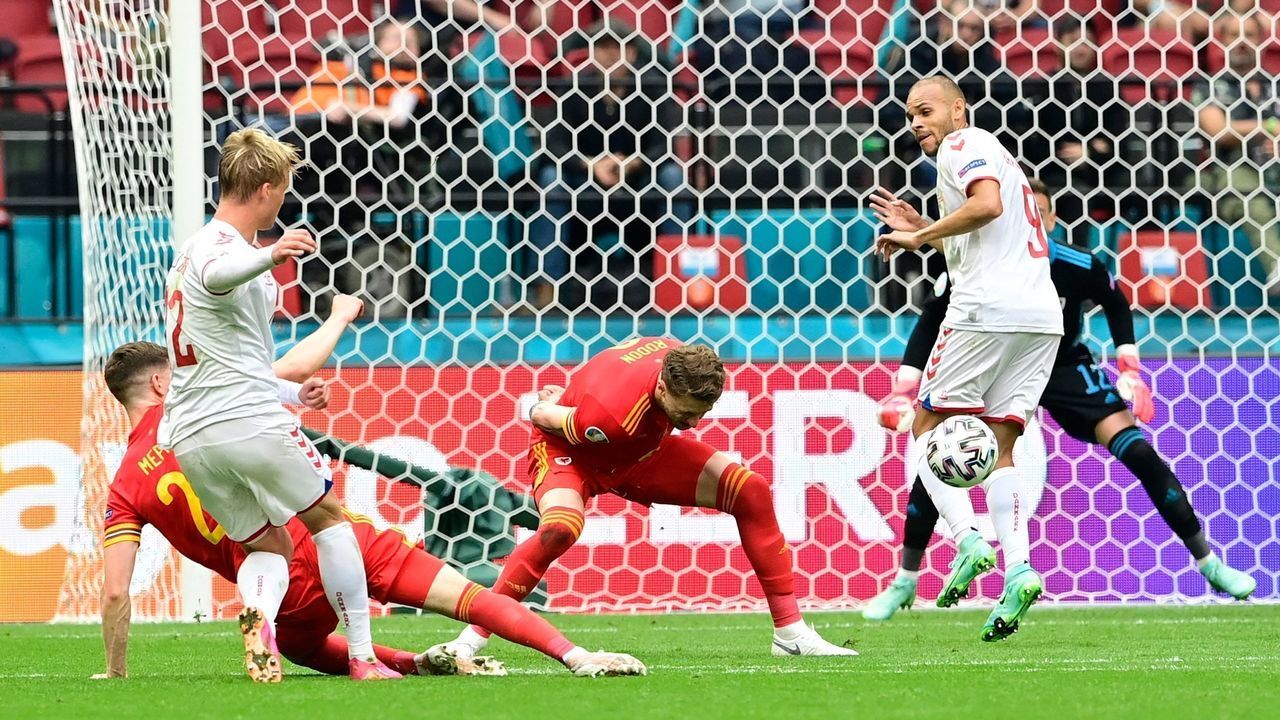 TOPSHOT - Denmark's forward Kasper Dolberg scores their first goal (2L) during the UEFA EURO 2020 round of 16 football match between Wales and Denmark at the Johan Cruyff Arena in Amsterdam on June 26, 2021.
