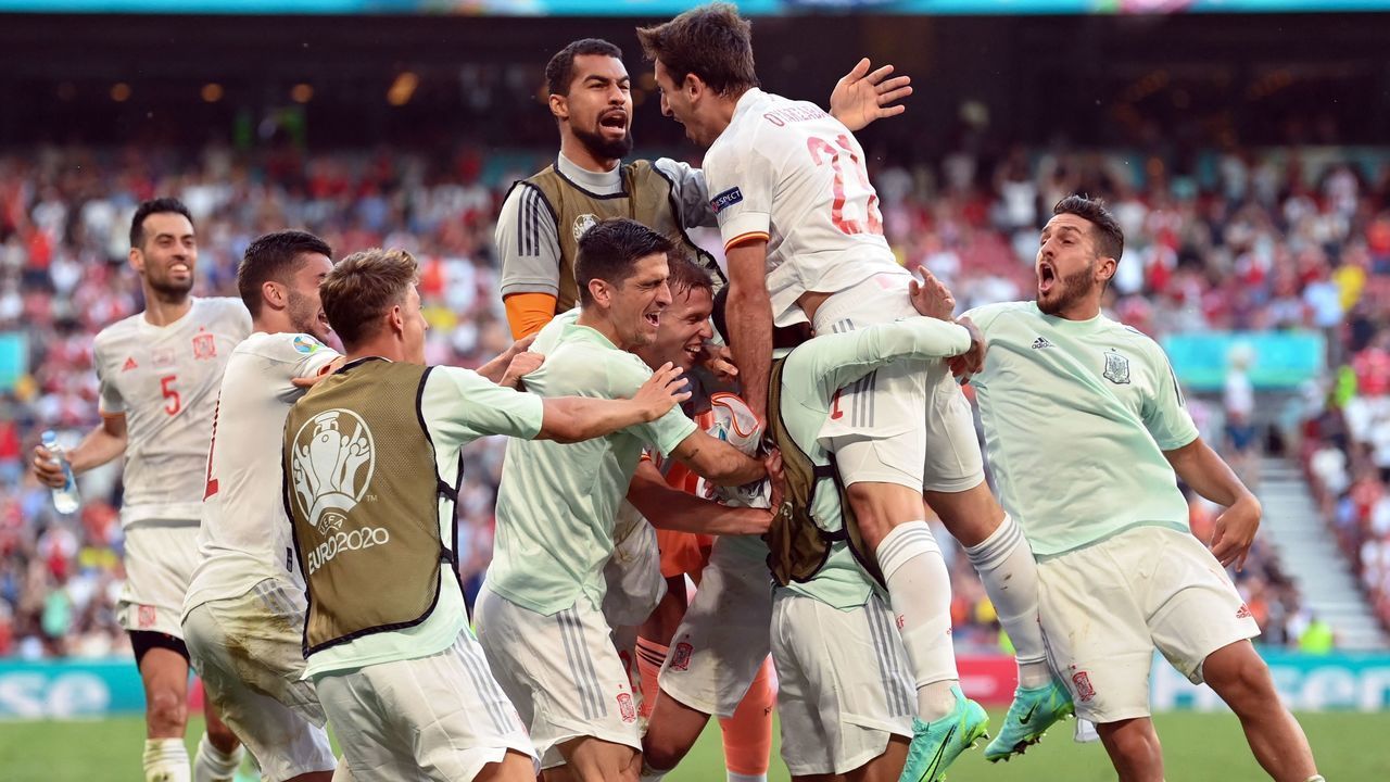 Spain's players celebrate their fifth goal during the UEFA EURO 2020 round of 16 football match between Croatia and Spain at the Parken Stadium in Copenhagen on June 28, 2021.