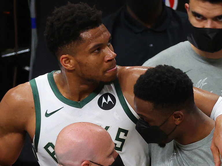 Giannis leaves Game 4 loss with hyperextended knee | theScore.com