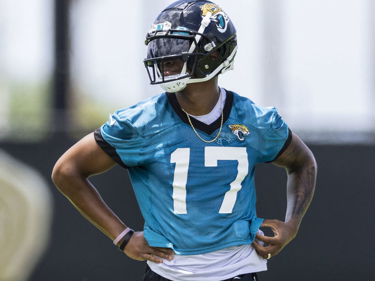 Jaguars WR Chark sidelined with broken finger on right hand