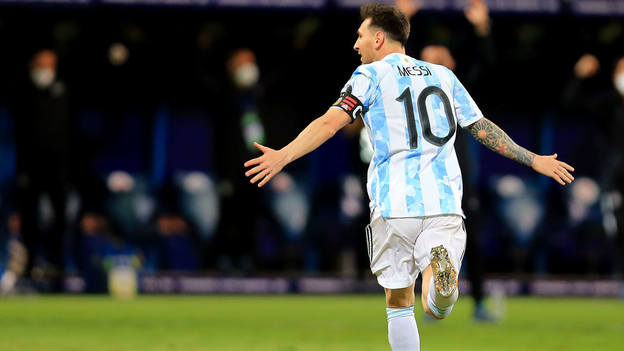 GOIANIA, BRAZIL - JULY 03: Lionel Messi of Argentina celebrates after scores his Free Kick goal during the Conmebol Copa America Brazil 2021 quarter-final between Argentina and Ecuador at Estadio Olimpico on July 3, 2021 in Goiania, Brazil.