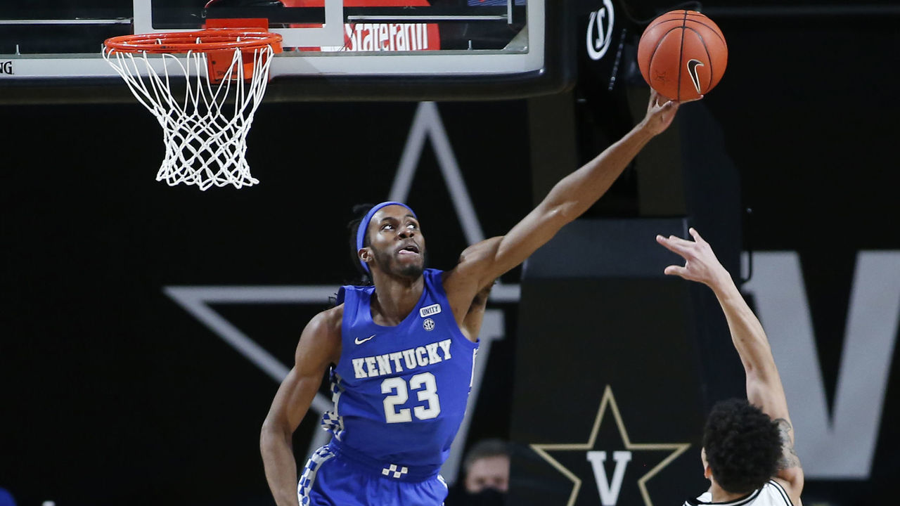 NASHVILLE, TN - FEBRUARY 17: Kentucky Wildcats forward Isaiah Jackson (23) blocks a shot by Vanderbilt Commodores guard Scotty Pippen Jr. (2) during a game between the Vanderbilt Commodores and Kentucky Wildcats, February 17, 2021, at Memorial Gym in Nashville, Tennessee.
