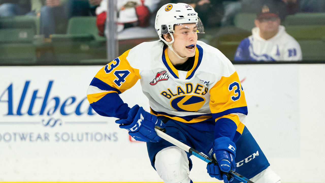EVERETT, WASHINGTON - NOVEMBER 22: Saskatoon Blades forward Colton Dach #34 waits for a pass at the blue line during the third period of a game between the Everett Silvertips and the Saskatoon Blades at Angel of the Winds Arena on November 22, 2019 in Everett, Washington.